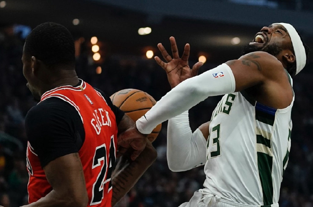 九游体育手机客户端下载 阿扎伦卡赛事官方发布大胜新规，雄鹿争议不断！