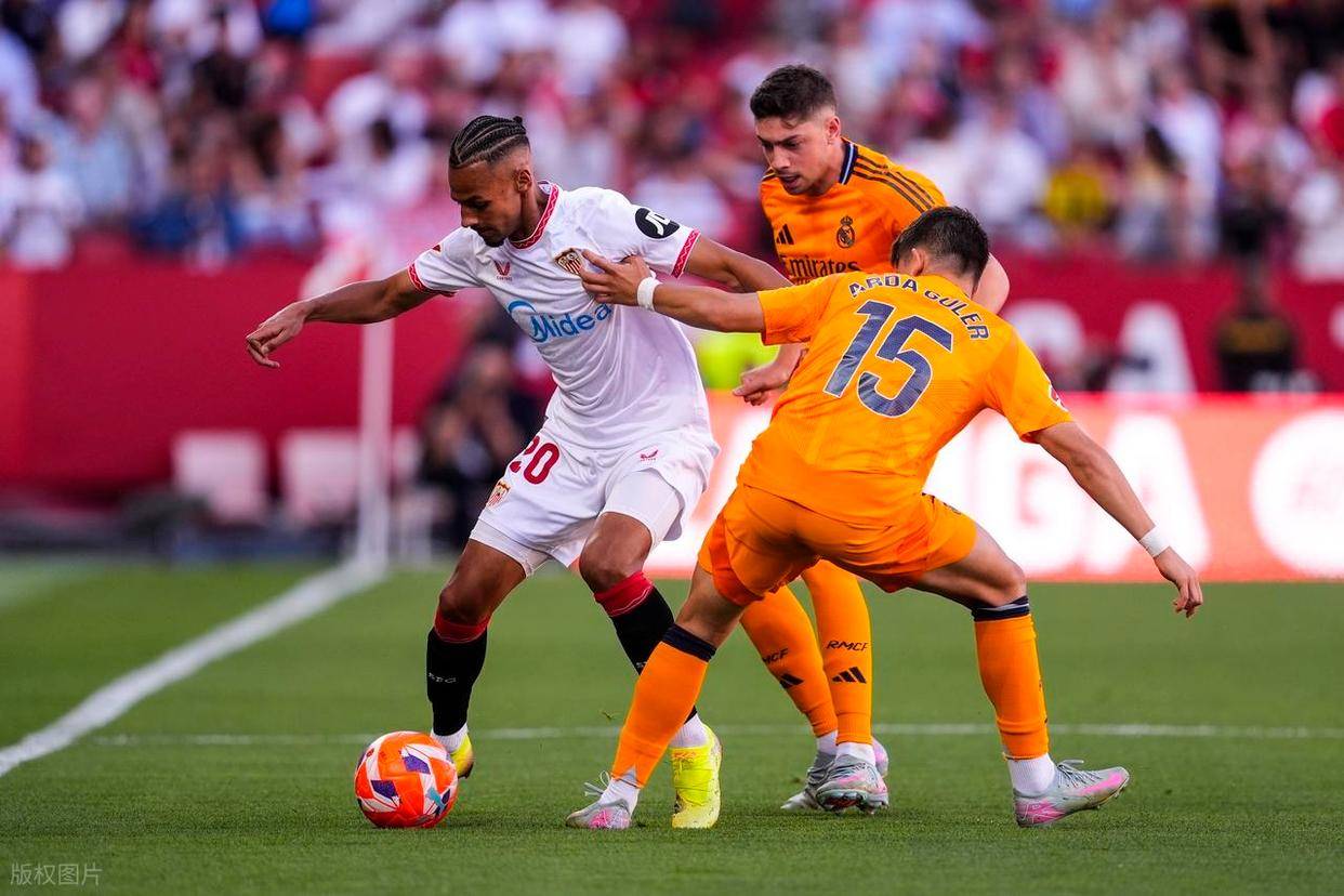 皇家社会训练开放日，赛后战术微调引欢呼，西甲在即，球队文化再被提及的简单介绍