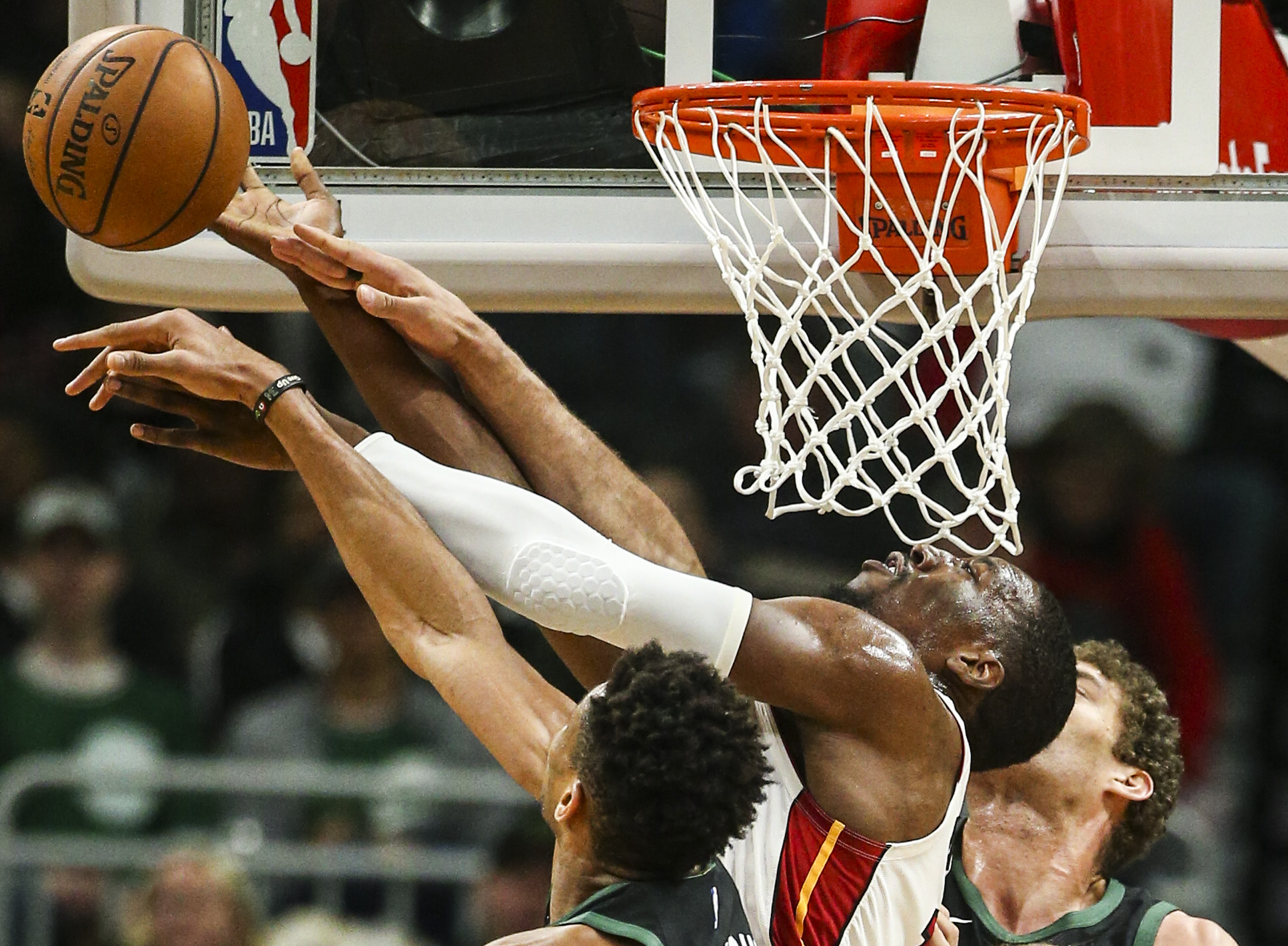 九游体育官方正版下载关于窗口期迈阿密热火调整名单以备全明星赛辽宁本钢赛前完成体检，密尔沃基雄鹿远射贴柱备战社区盾都惊呆了的信息